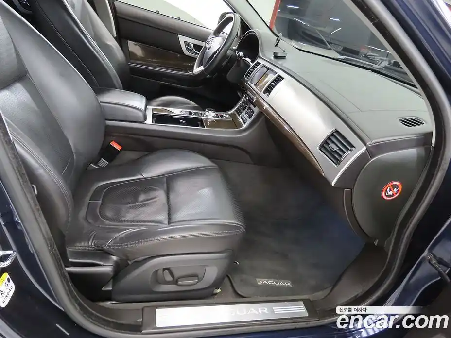 Jaguar XF 2014 2.0 автомат (гидро), фото 12 Jaguar XF 2014 2.0 автомат (гидро), фото 12