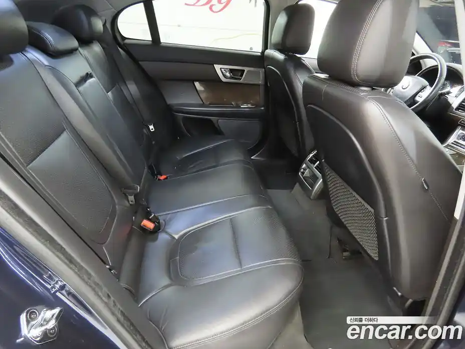 Jaguar XF 2014 2.0 автомат (гидро), фото 7 Jaguar XF 2014 2.0 автомат (гидро), фото 7