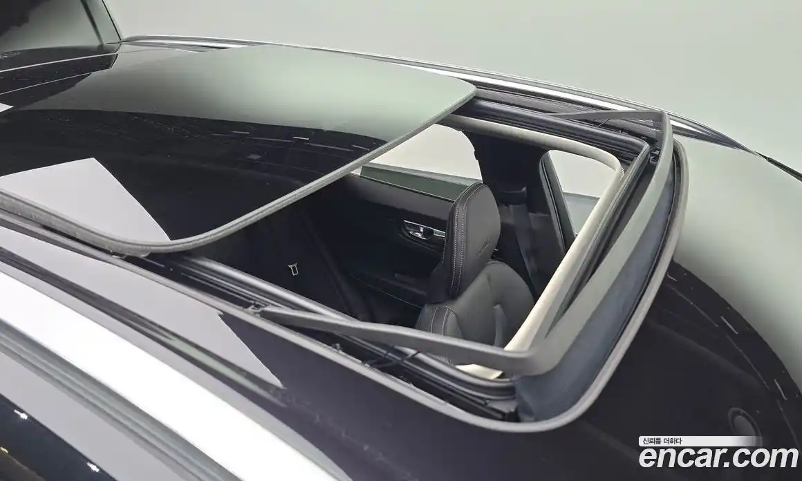 Volvo XC60 2019 2.0 автомат (гидро), фото 17