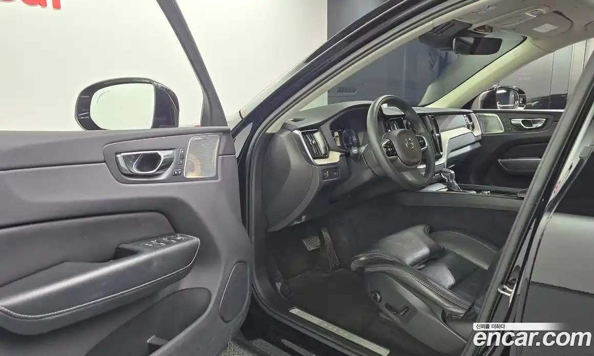 Volvo XC60 2019 2.0 автомат (гидро), фото 9