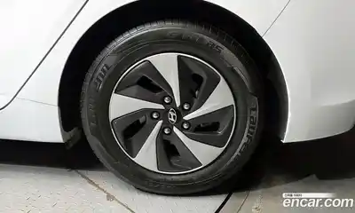 Hyundai Ioniq 2018 1.6 автомат (гидро), миниатюра 5