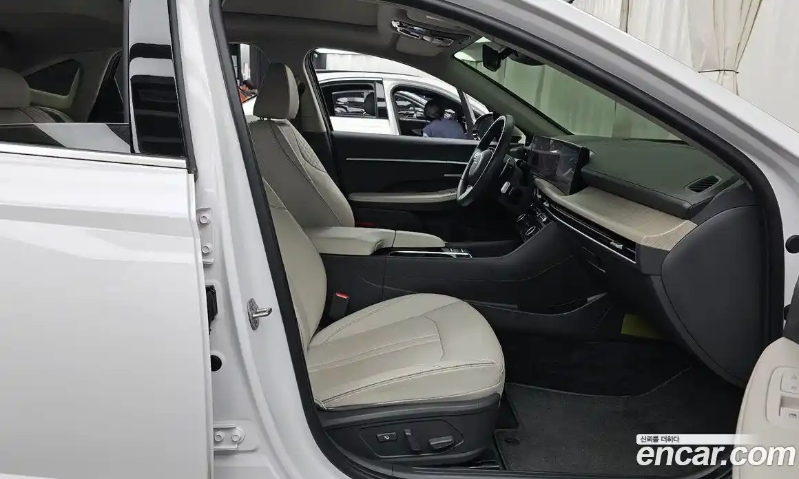 Hyundai Sonata 2024 1.6 автомат (гидро), фото 11