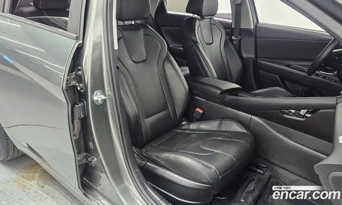 Hyundai Avante 2024 1.6 автомат (гидро), фото 11