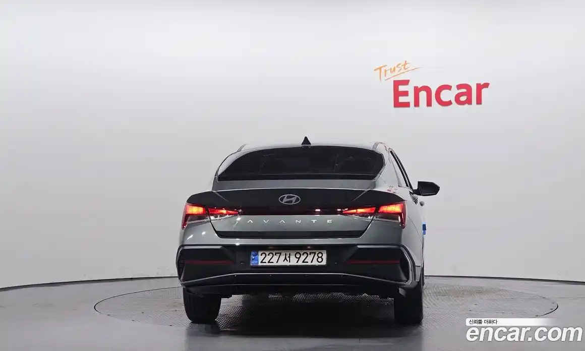 Hyundai Avante 2024 1.6 автомат (гидро), фото 4