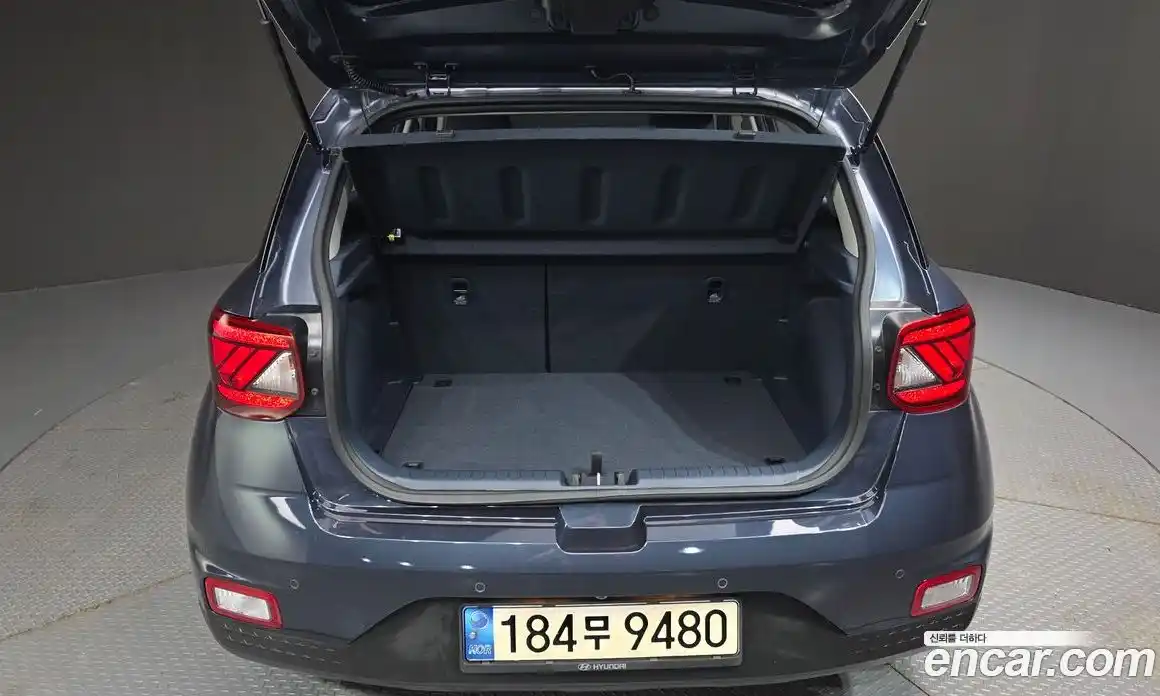 Hyundai Venue 2022 1.6 автомат (гидро), фото 30