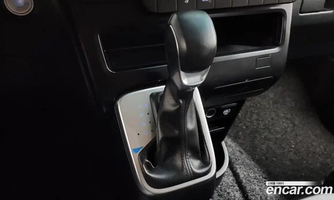 Hyundai Staria 2024 2.2 автомат (гидро), фото 12