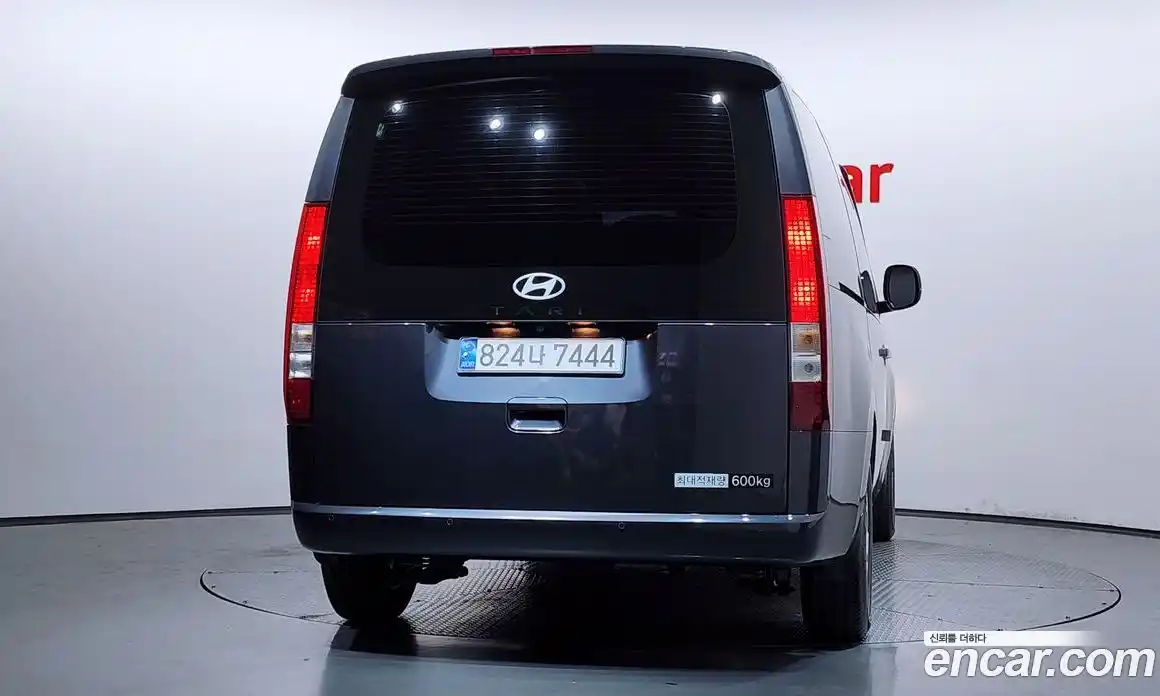 Hyundai Staria 2024 2.2 автомат (гидро), фото 4