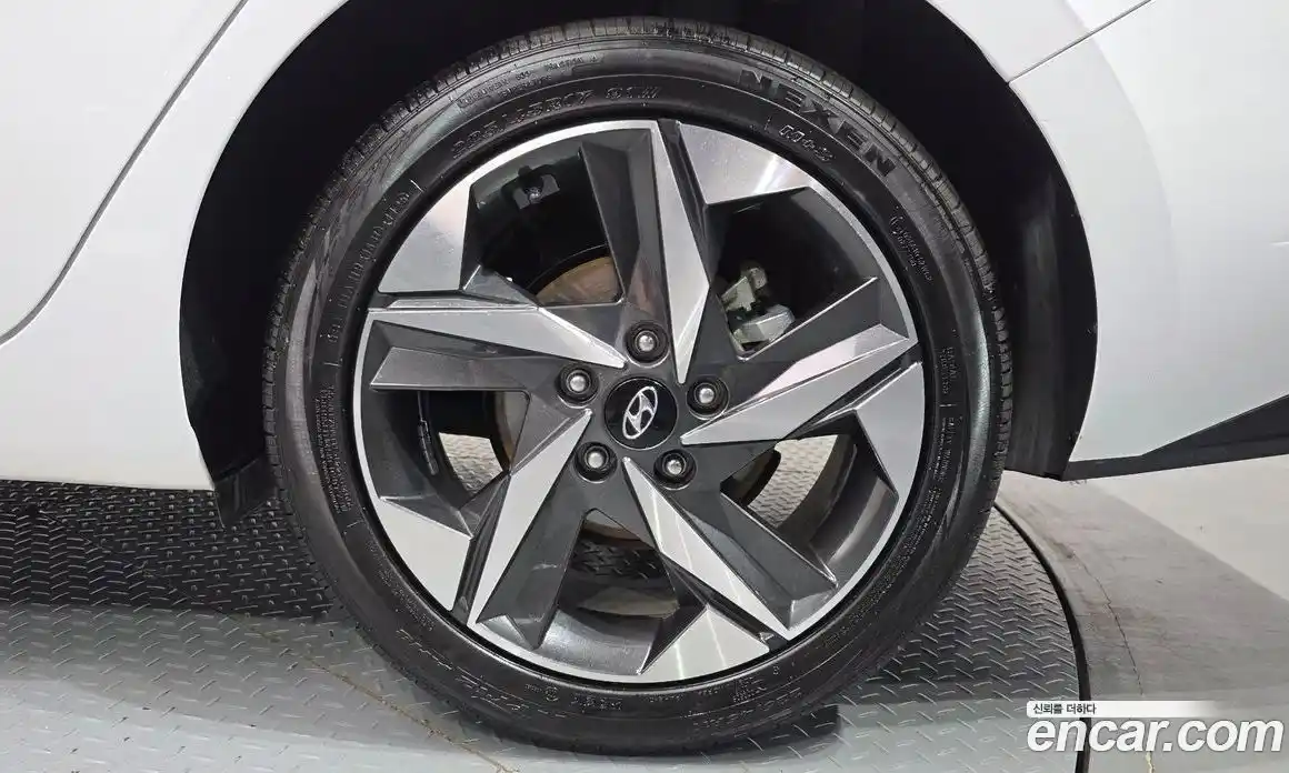 Hyundai Avante 2021 1.6 автомат (гидро), фото 7