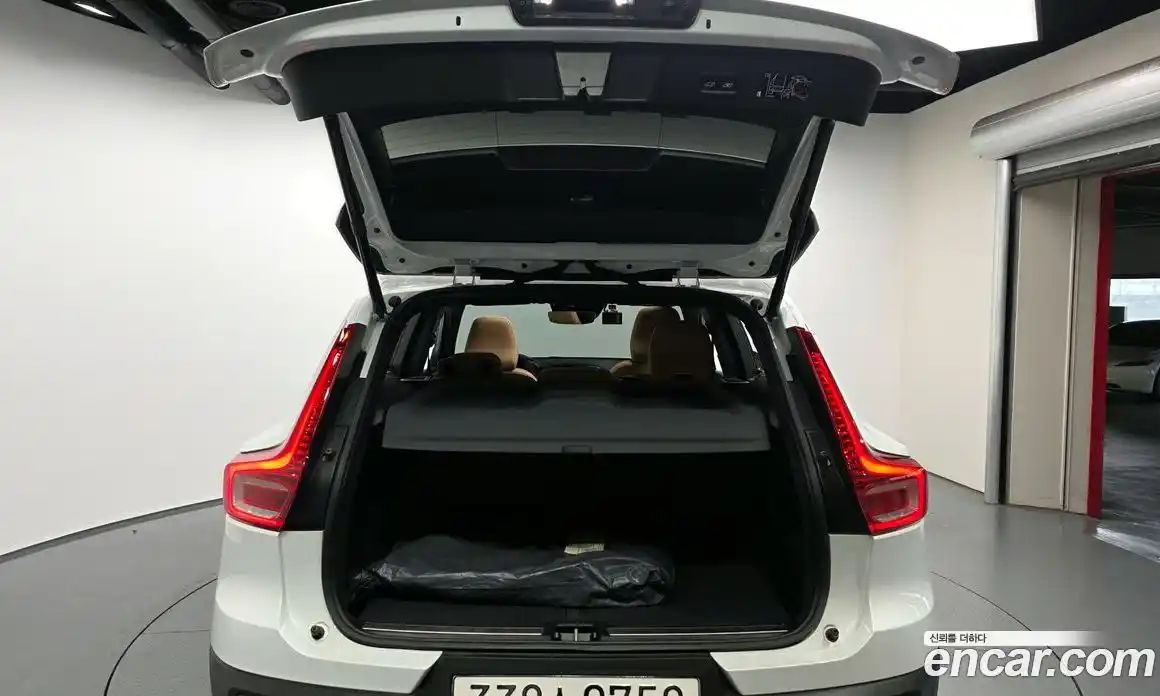 Volvo XC40 2020 2.0 автомат (гидро), фото 20