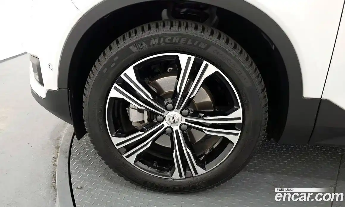 Volvo XC40 2020 2.0 автомат (гидро), фото 5
