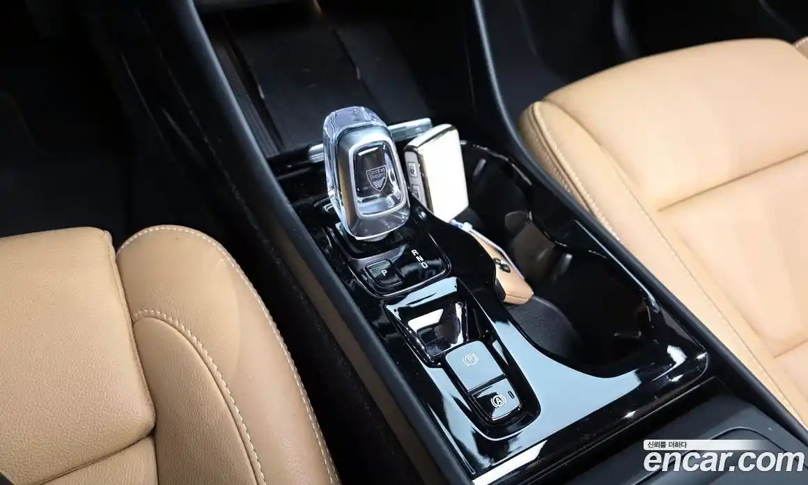 Volvo XC40 2020 2.0 автомат (гидро), фото 9