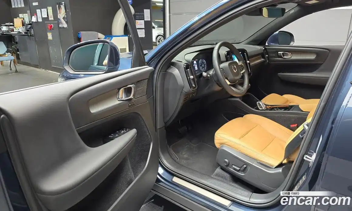 Volvo XC40 2022 2.0 автомат (гидро), фото 13