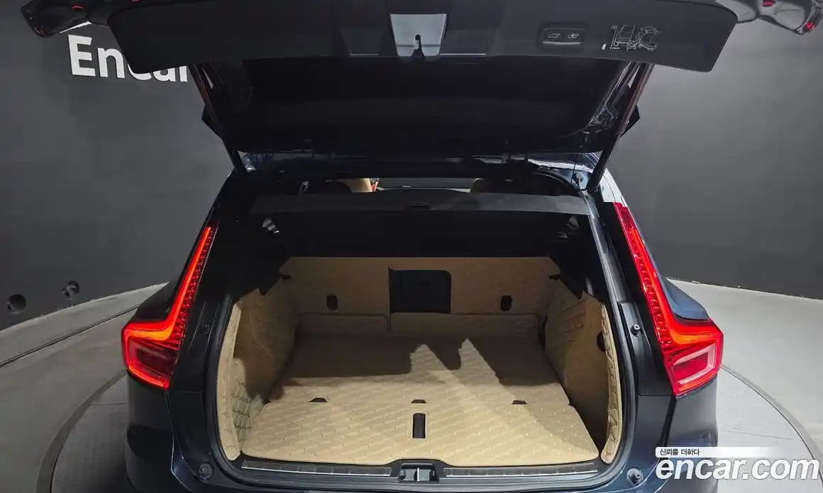 Volvo XC40 2022 2.0 автомат (гидро), фото 28