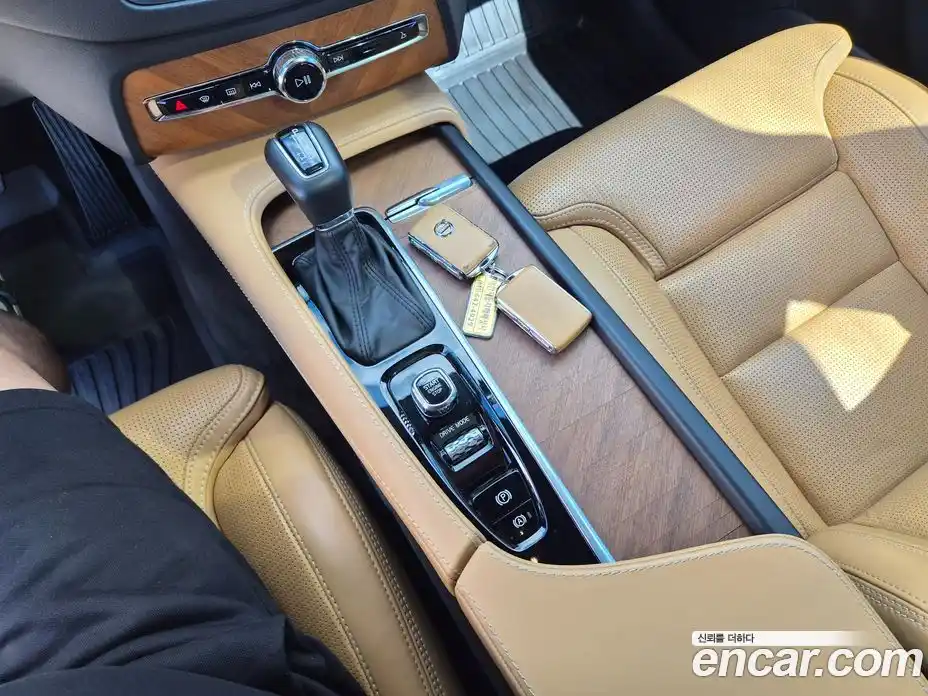 Volvo XC90 2019 2.0 автомат (гидро), фото 13