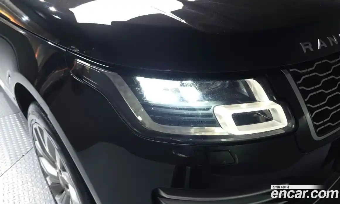 Land Rover Range Rover 2018 4.4 автомат (гидро), фото 8