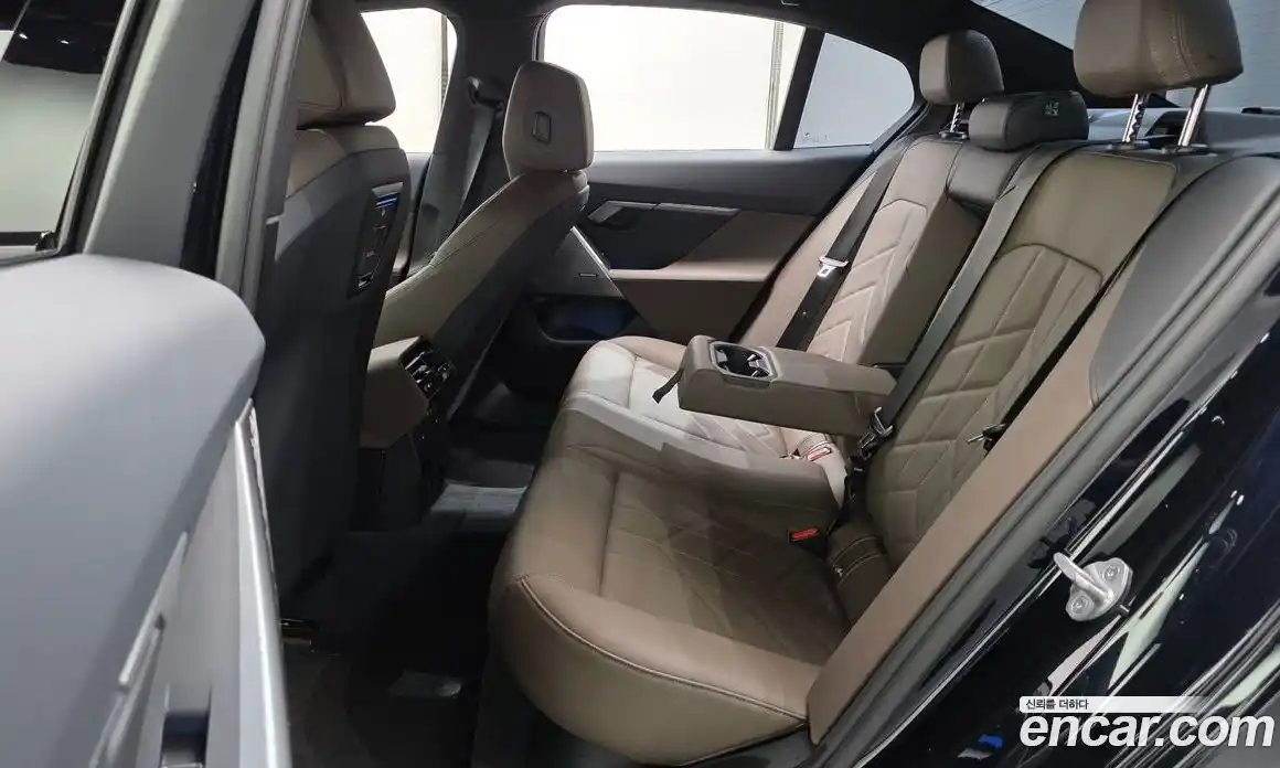 BMW 5 серия 2025 2.0 автомат (гидро), фото 18
