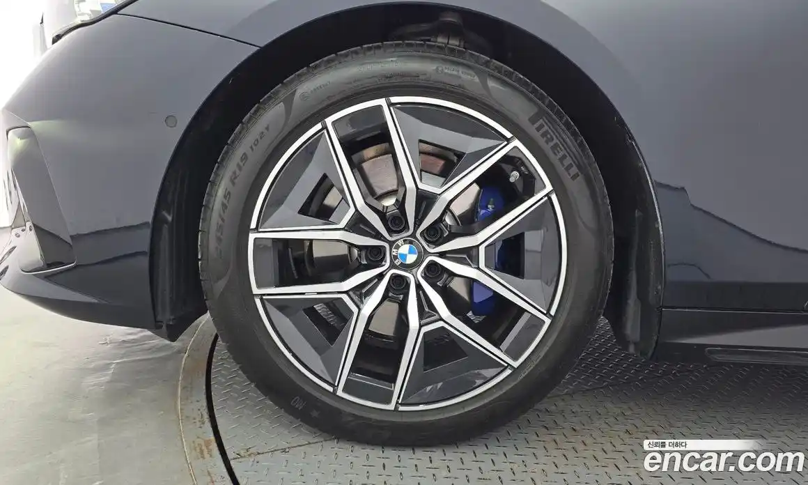 BMW 5 серия 2025 2.0 автомат (гидро), фото 5