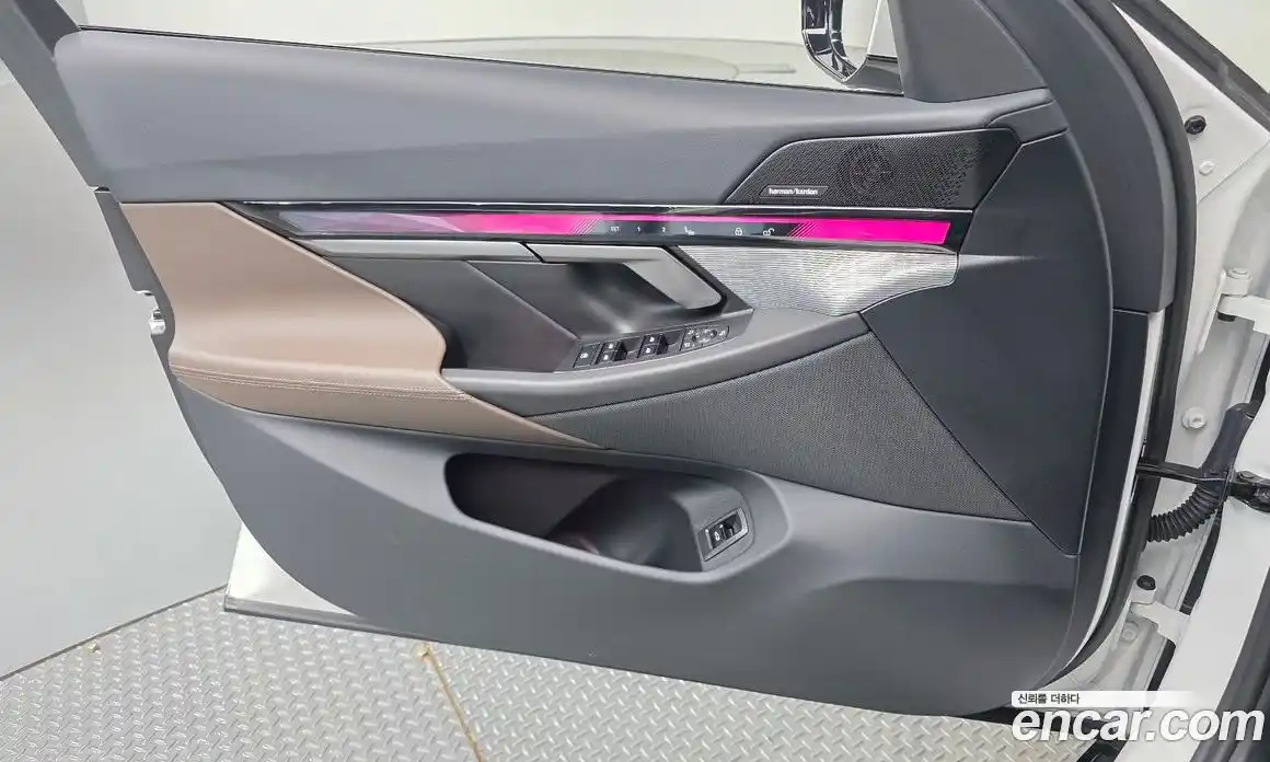 BMW 5 серия 2025 2.0 автомат (гидро), фото 14