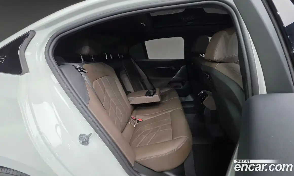 BMW 5 серия 2025 2.0 автомат (гидро), фото 32