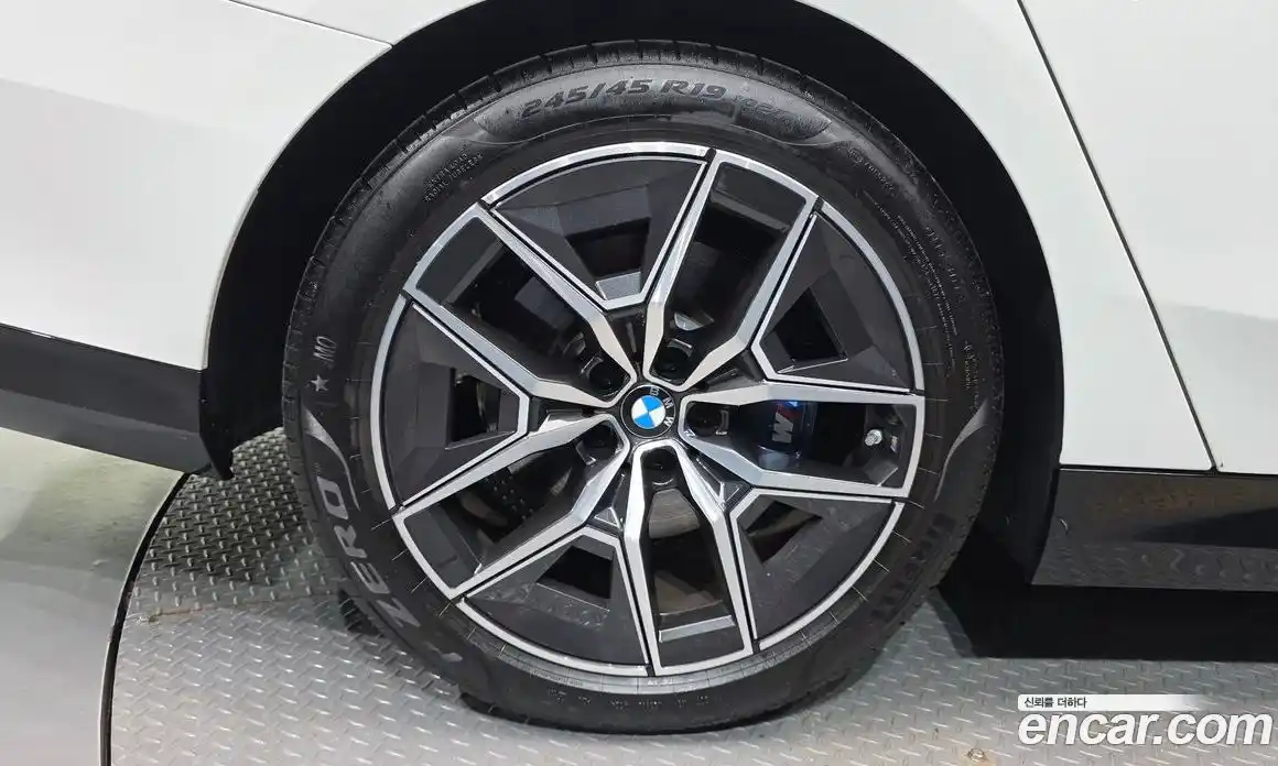 BMW 5 серия 2025 2.0 автомат (гидро), фото 5