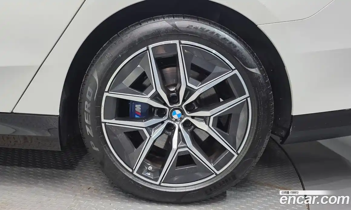 BMW 5 серия 2025 2.0 автомат (гидро), фото 7
