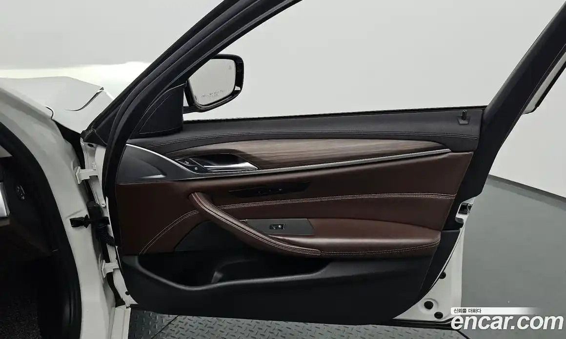 BMW 5 серия 2018 2.0 автомат (гидро), фото 13