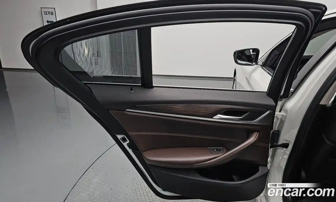BMW 5 серия 2018 2.0 автомат (гидро), фото 14
