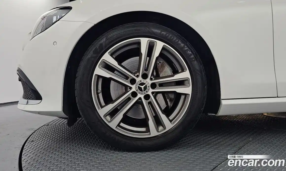 Mercedes-Benz E-Class 2022 2.0 автомат (гидро), фото 5