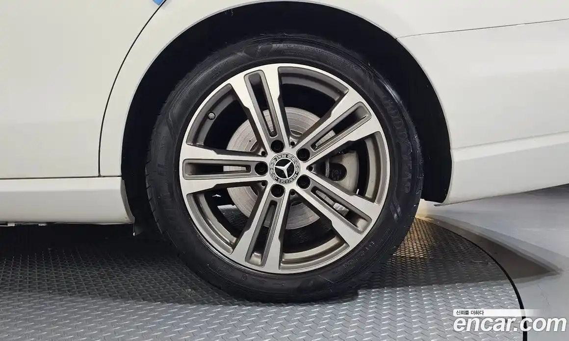 Mercedes-Benz E-Class 2022 2.0 автомат (гидро), фото 7