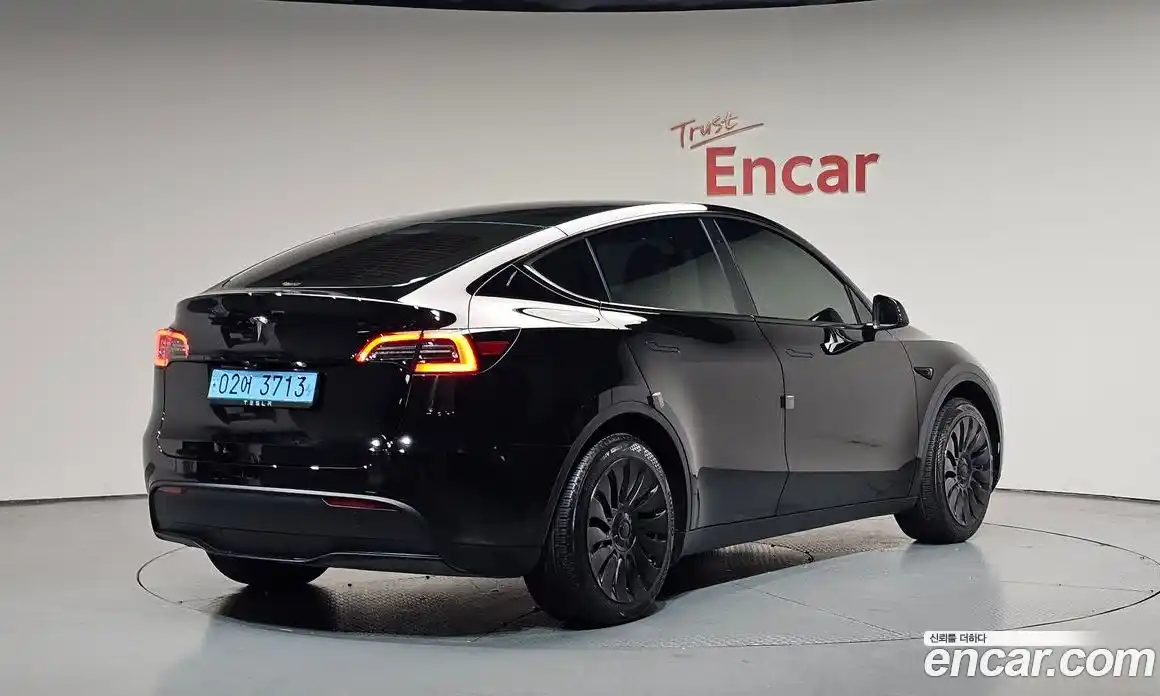 Tesla Model Y 2024 0.2 автомат (гидро), фото 1 Tesla Model Y 2024 0.2 автомат (гидро), фото 1