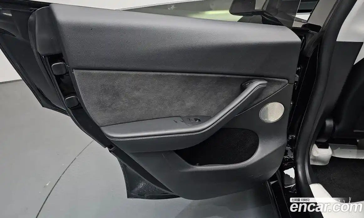 Tesla Model Y 2024 0.2 автомат (гидро), фото 14 Tesla Model Y 2024 0.2 автомат (гидро), фото 14