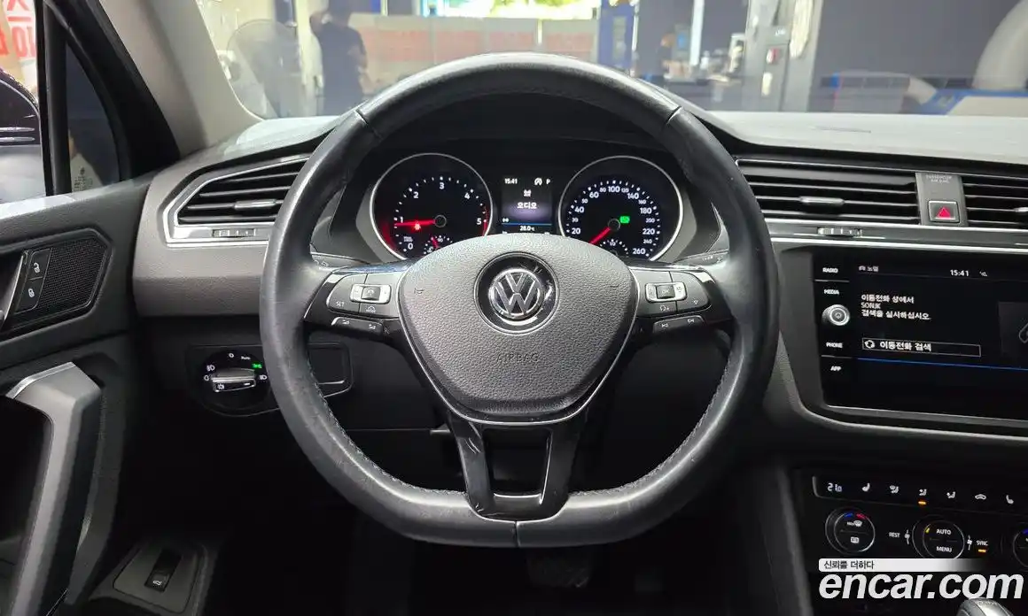 Volkswagen Tiguan 2018 2.0 автомат (гидро), фото 13