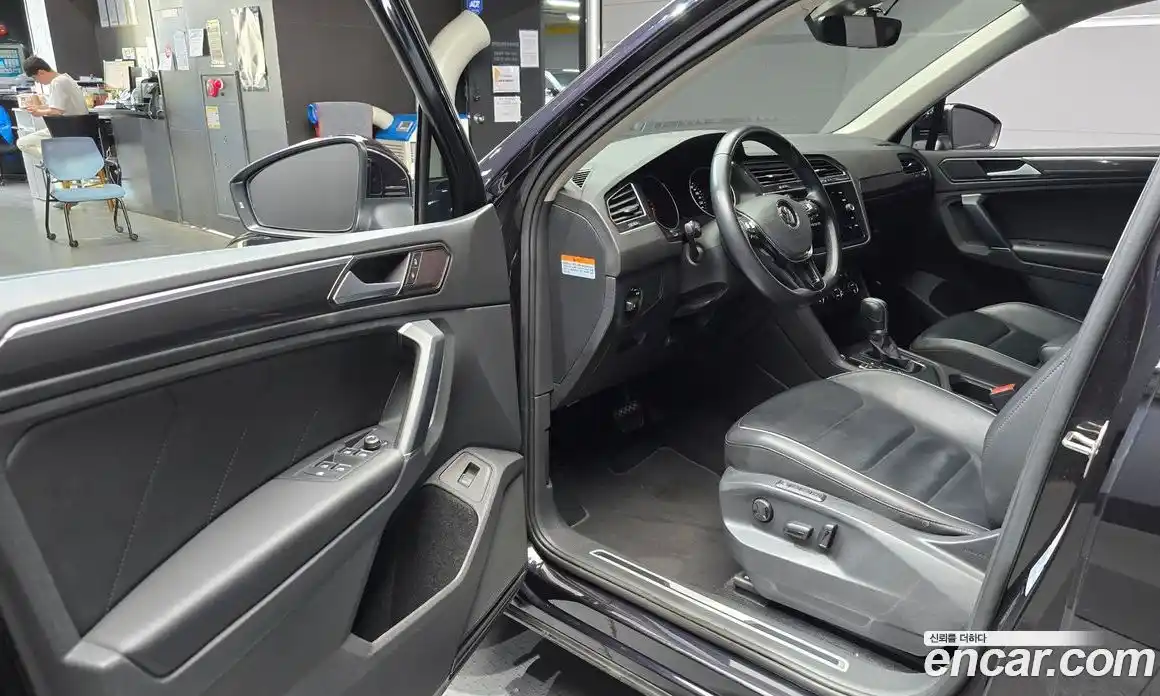 Volkswagen Tiguan 2018 2.0 автомат (гидро), фото 10