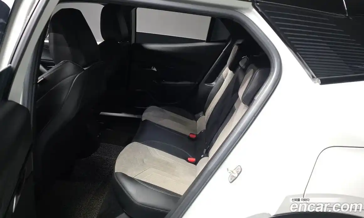 Peugeot 2008 2021 0.1 автомат (гидро), фото 16