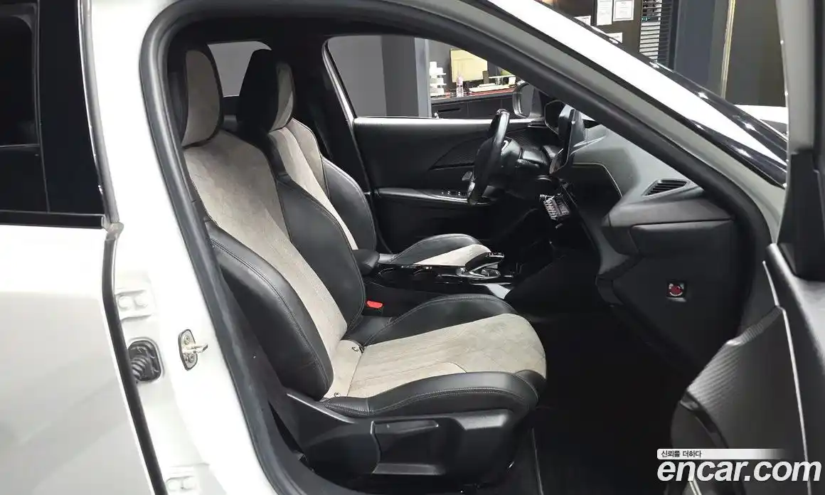 Peugeot 2008 2021 0.1 автомат (гидро), фото 17