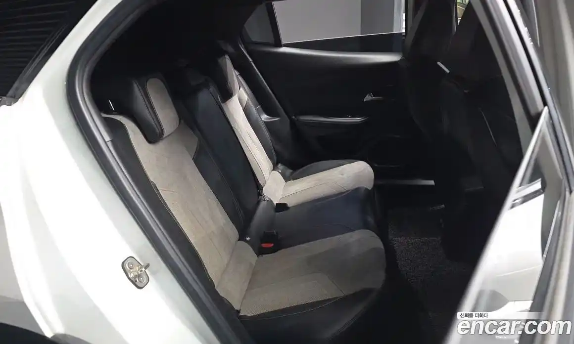 Peugeot 2008 2021 0.1 автомат (гидро), фото 18