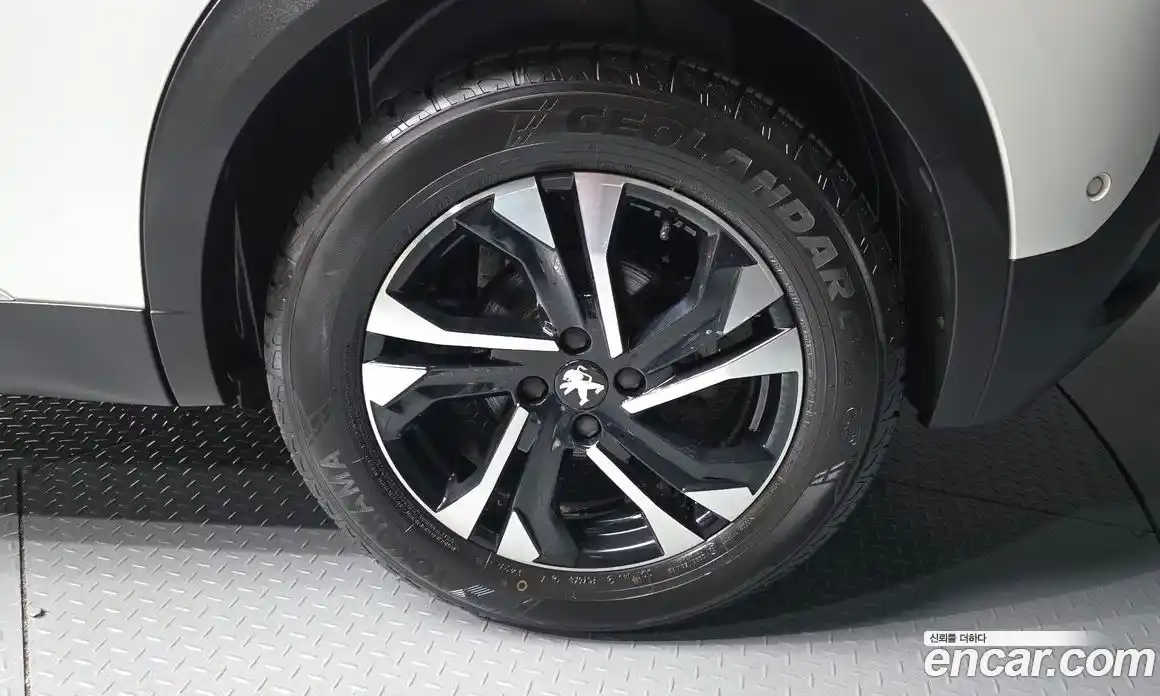 Peugeot 2008 2021 0.1 автомат (гидро), фото 7
