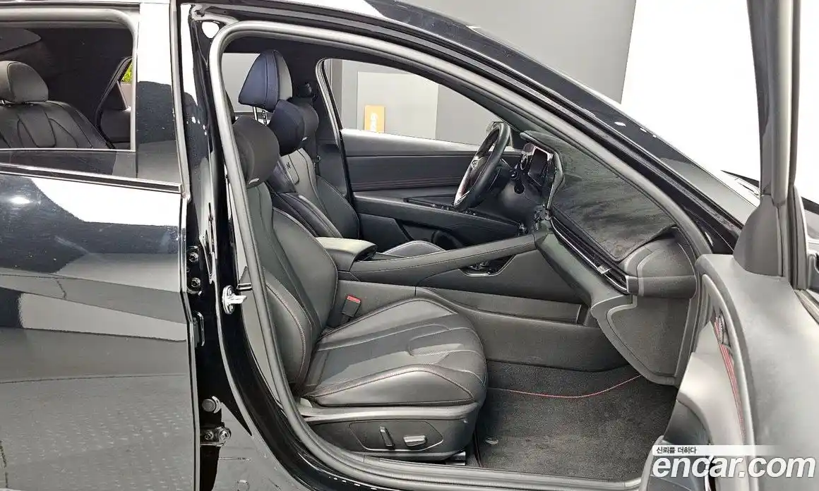 Hyundai Avante 2024 1.6 автомат (гидро), фото 11
