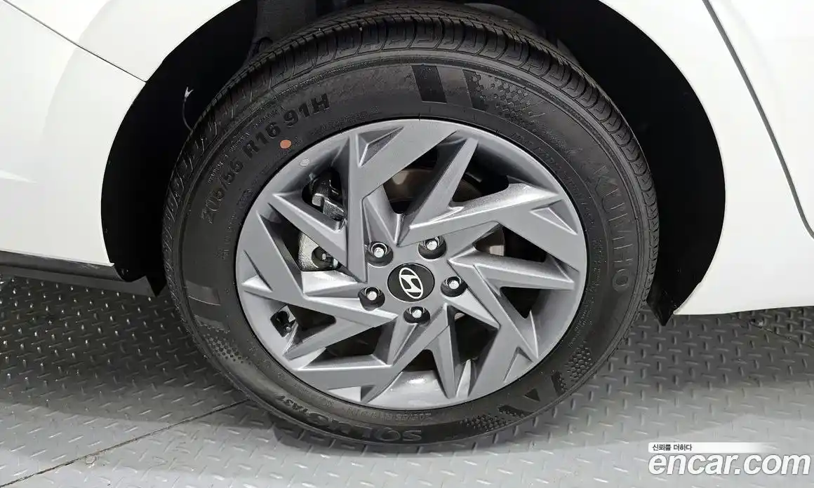 Hyundai Avante 2025 1.6 автомат (гидро), фото 5
