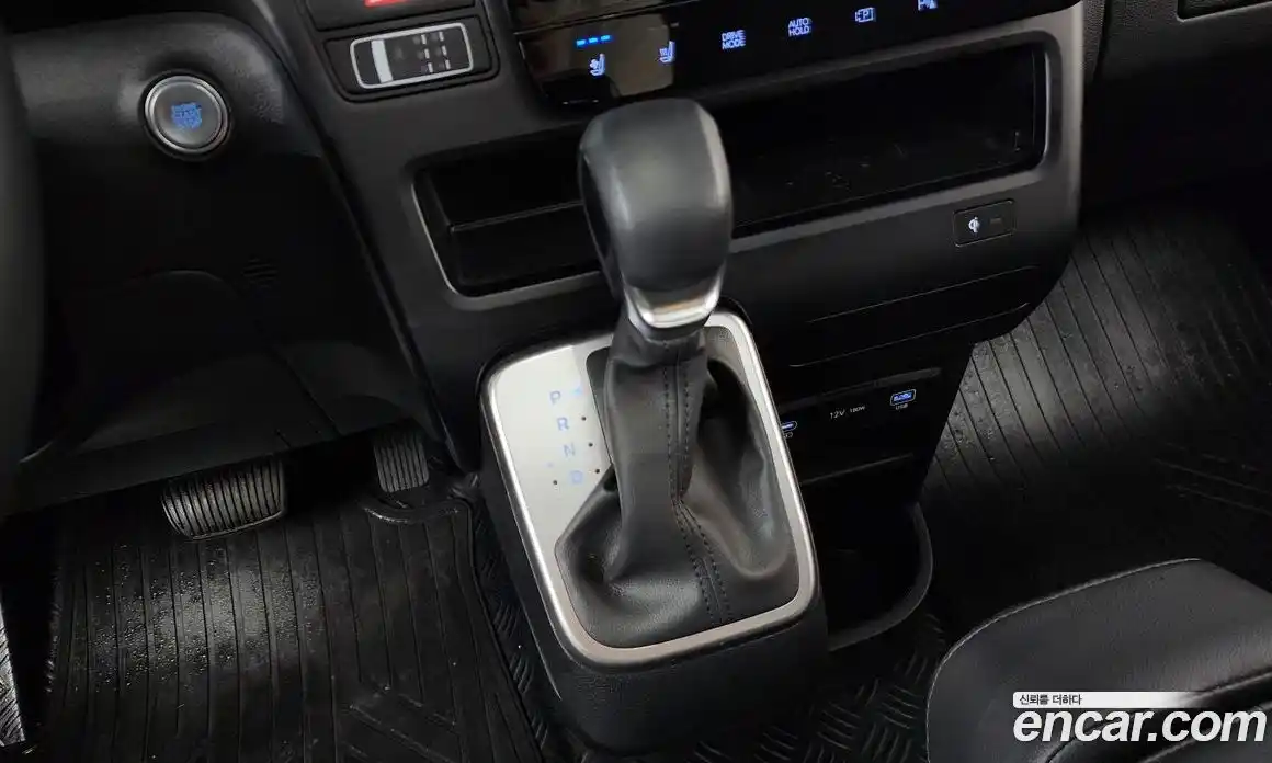Hyundai Staria 2025 2.2 автомат (гидро), фото 12