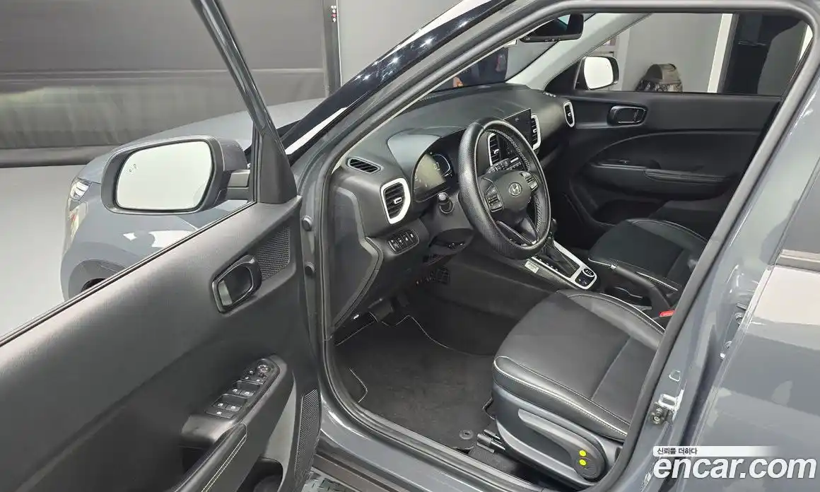 Hyundai Venue 2023 1.6 автомат (гидро), фото 13