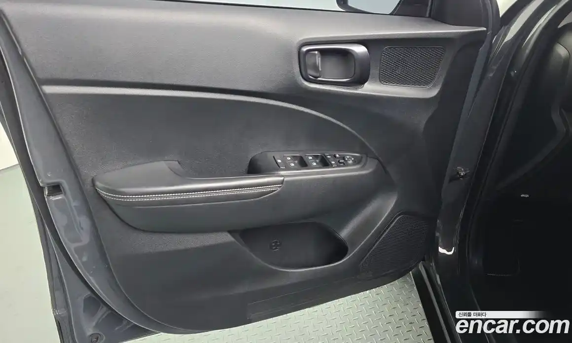 Hyundai Venue 2023 1.6 автомат (гидро), фото 14