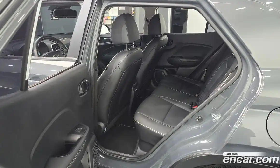 Hyundai Venue 2023 1.6 автомат (гидро), фото 17