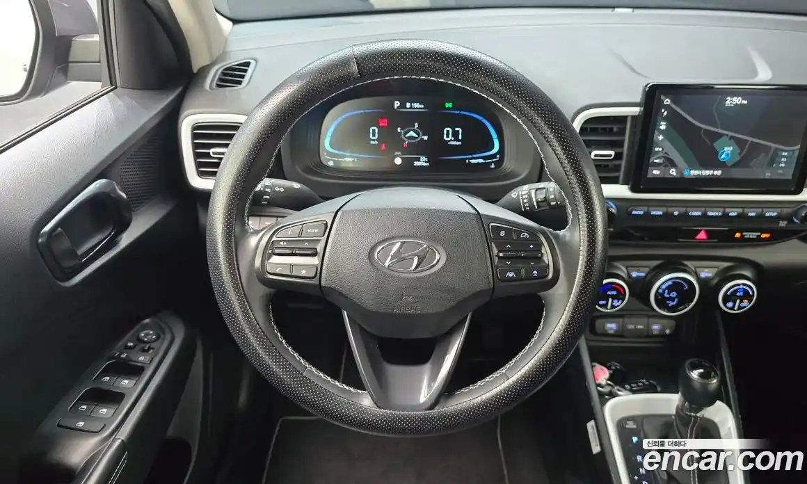 Hyundai Venue 2023 1.6 автомат (гидро), фото 18
