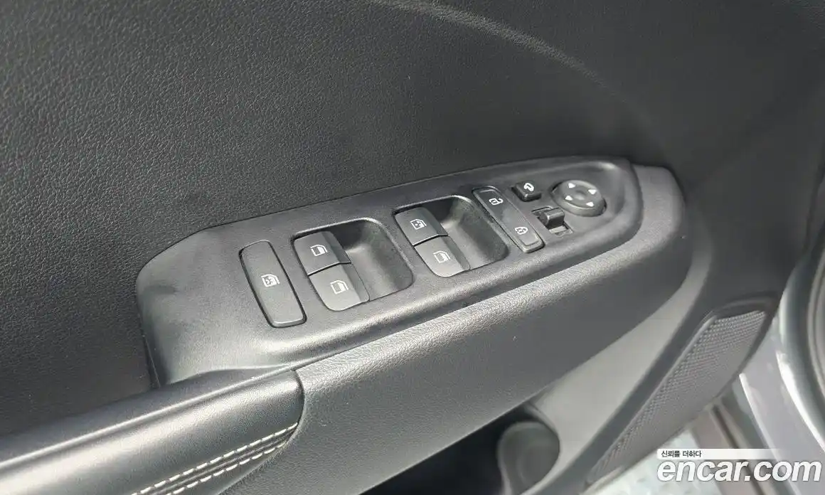 Hyundai Venue 2023 1.6 автомат (гидро), фото 19