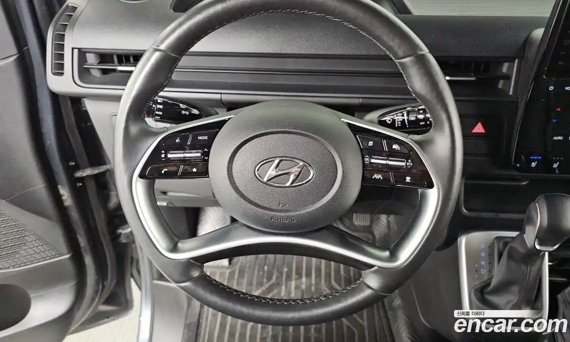 Hyundai Staria 2023 2.2 автомат (гидро), фото 17