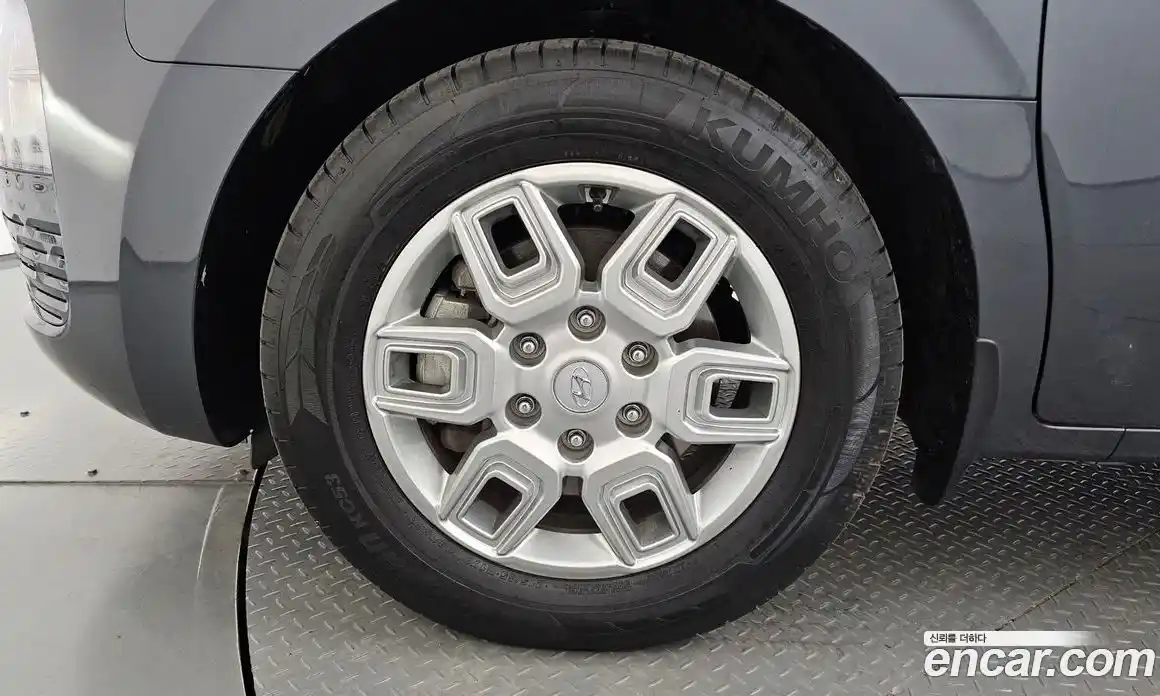 Hyundai Staria 2023 2.2 автомат (гидро), фото 4