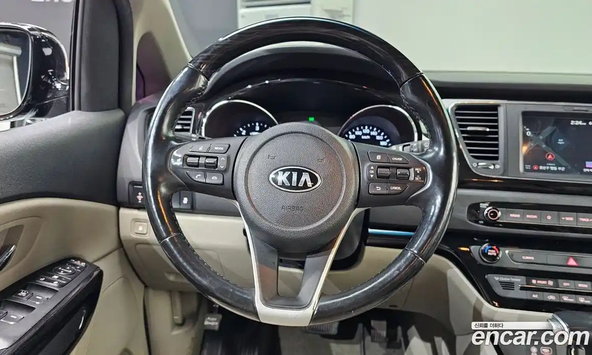 Kia Carnival 2018 2.2 автомат (гидро), фото 13