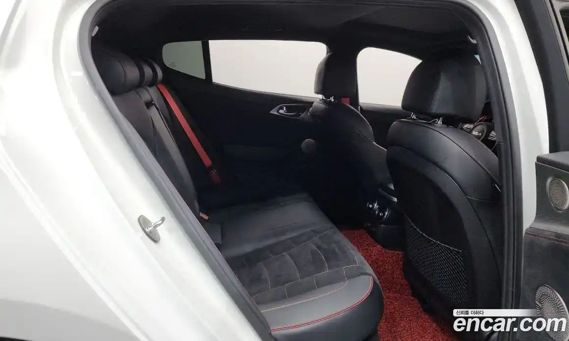Kia Stinger 2022 3.3 автомат (гидро), фото 18