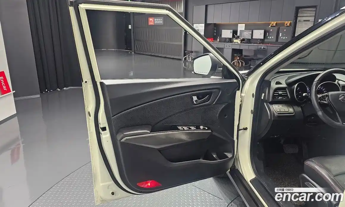 SsangYong TIBOLI 2017 1.6 автомат (гидро), фото 13